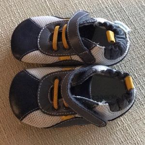 Robeez Mini Trainer Gray & Blue -size 3 -Like New!